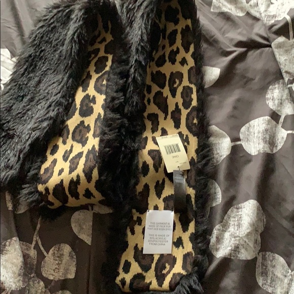 Scarf - Picture 1 of 2